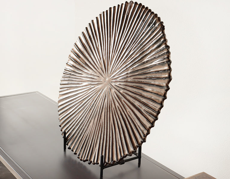 Luster Bark Charger w Stand - Cleared Décor