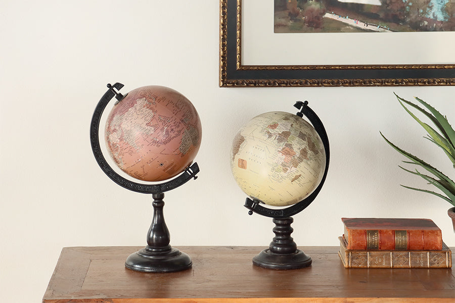 Set of 2 Decorative Globes - Cleared Décor