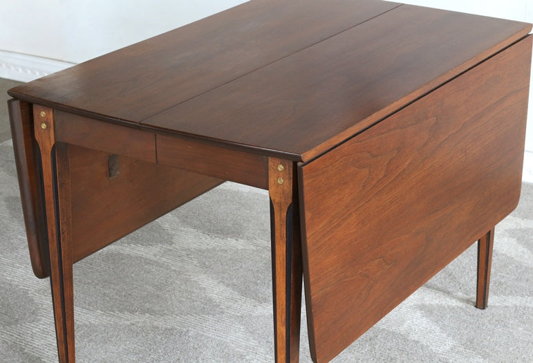 DT121 Mid-Century Modern Dining Table with Black Detailed Leg Accents, Vintage 1950's