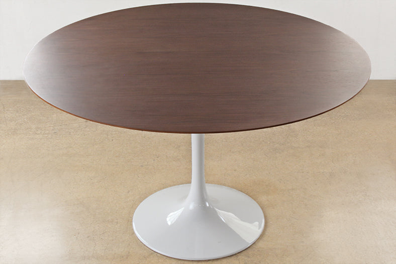 DT141 Saarinen Style Dining Table with Walnut Top