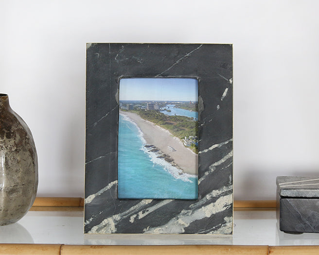 FRAME16 - Medium Black Marble And Brass Frame 4X6