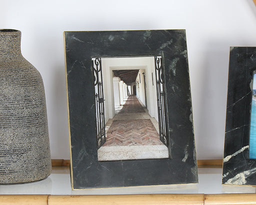 FRAME17 - Large Black Marble And Brass Frame 5X7