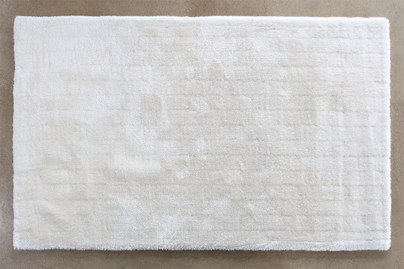 RUG363 - 5' x 8' Ecru Hand-Tufted Plush Rug