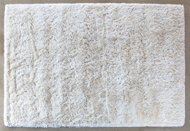 RUG424 - 9'3 X 13' Ivory Three Inch Pile Shag Rug