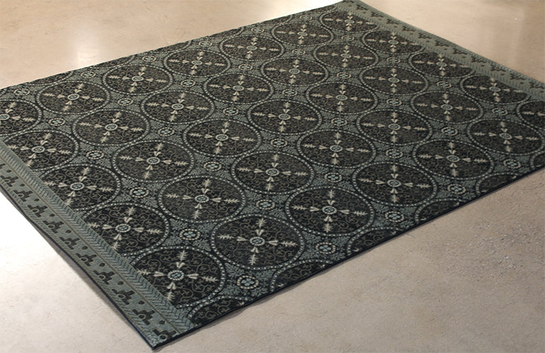 RUG452 - 8' X 11' Black And Gray Traditoinal Rug