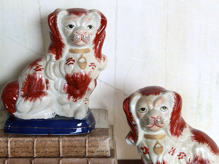 SFIG44 Set of 2 Red and White Dogs