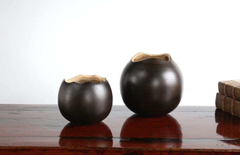 SVS89 Set of 2 Hatched Vases