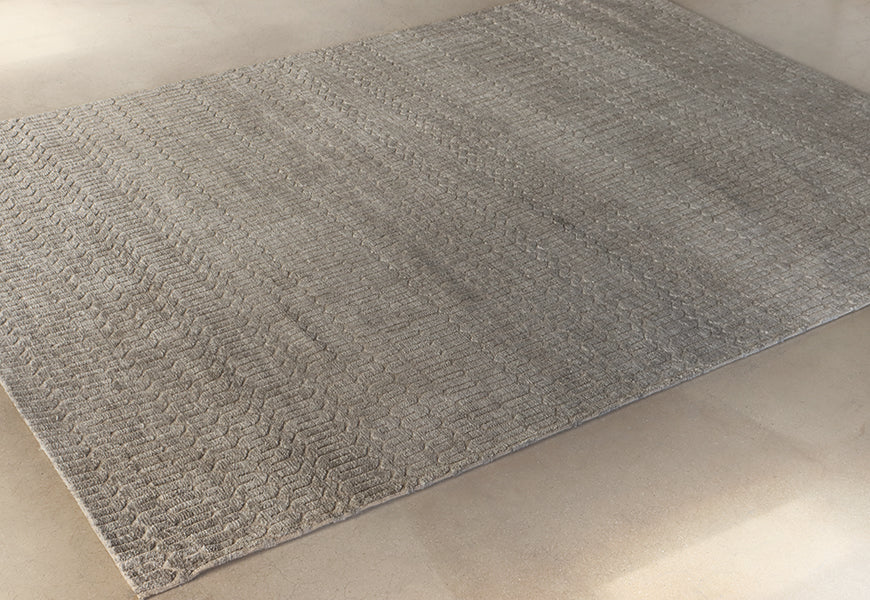 8'6" X 12' Ivory w/Charcoal Lattice Rug - Cleared