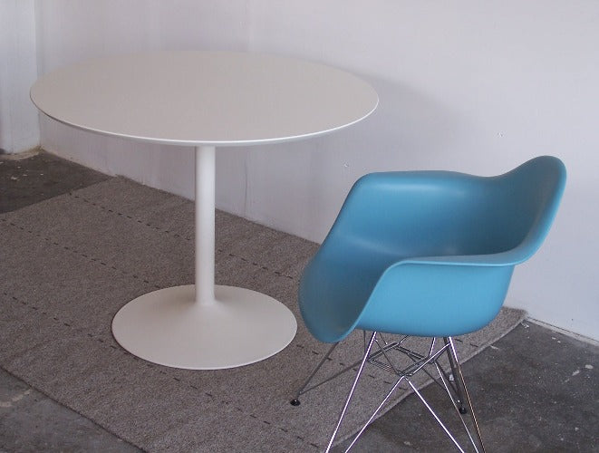 White Pedestal Dining Table2 7