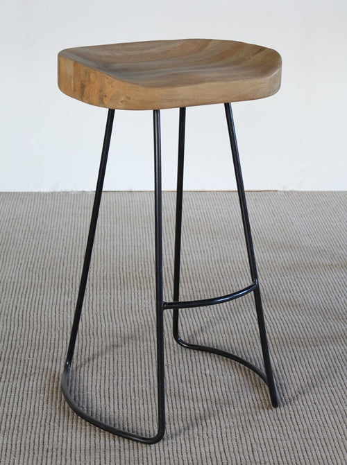 BS03 Detail Rustic Bar Stool