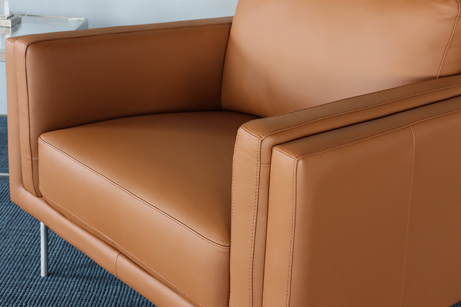 Saddle Leather International Style Club Chair