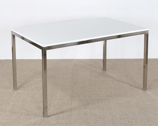 DK140 - White Desk With Silver Base
