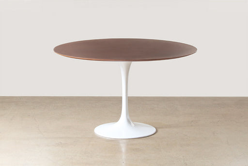 DT141 Saarinen Style Dining Table with Walnut Top