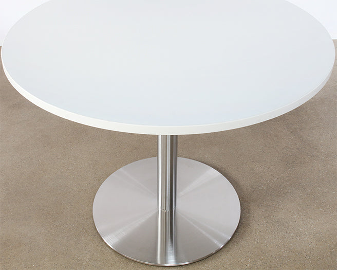 DT154 - Round White Cafe Table With Brushed Aluminum Base