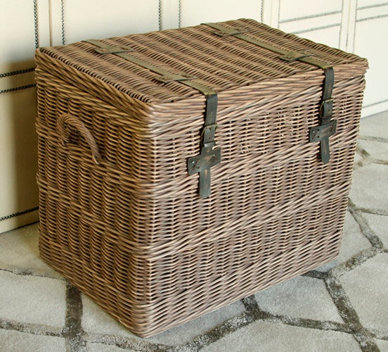 ET364 Wicker Trunk End Table