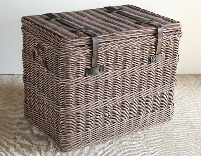 ET364 Wicker Trunk End Table