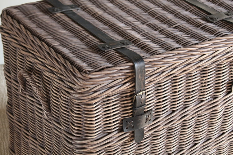 ET364 Wicker Trunk End Table