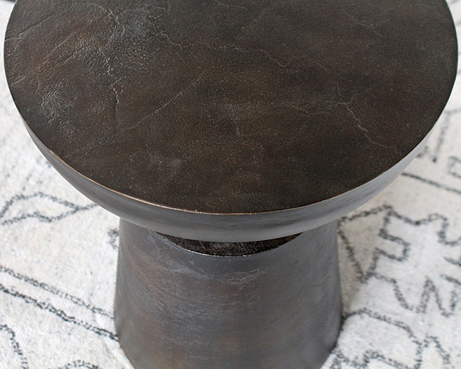 ET463 Antiqued Turned Brass End Table