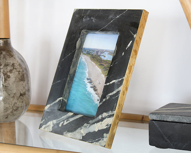FRAME16 - Medium Black Marble And Brass Frame 4X6