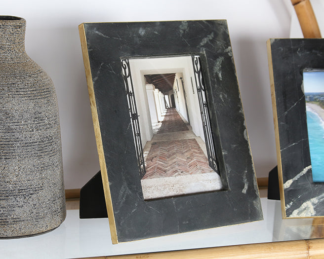 FRAME17 - Large Black Marble And Brass Frame 5X7