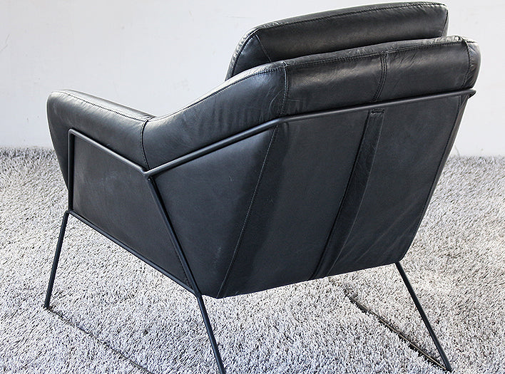 LC255 Jasper Lounge Chair in Antique Black Leather with Iron Frame