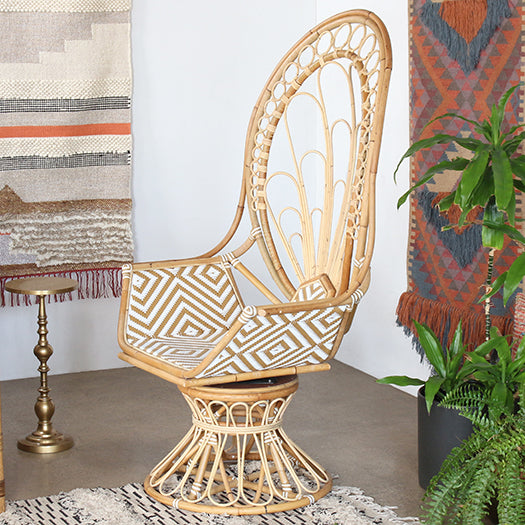 LC314 - South Seas Rattan Swivel Peacock Chairr
