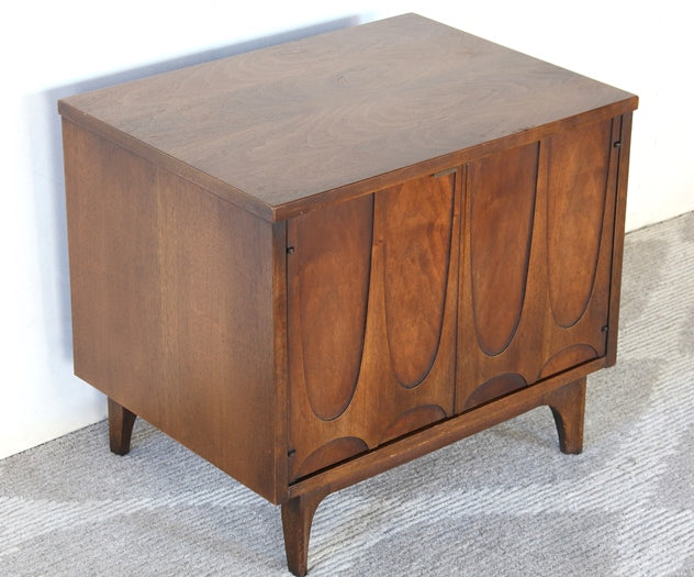 NS71 Midcentury Modern Brasilia Nightstand, Circa 1960