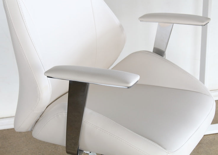 OC64 Bergen Low Back Office Chair in White Leatherette