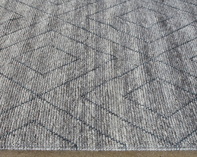 RUG341 - 8' x 10' Natural Diamond Patterned Wool Rug