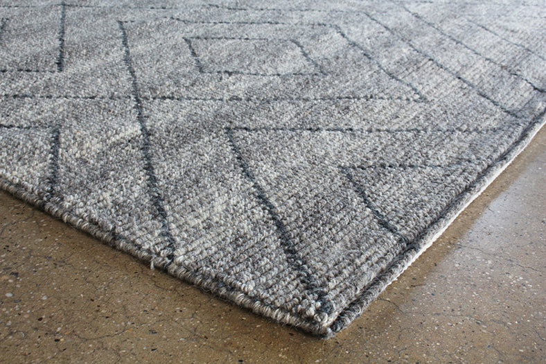 RUG341 - 8' x 10' Natural Diamond Patterned Wool Rug