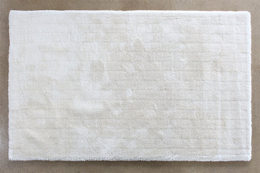 RUG363 - 5' x 8' Ecru Hand-Tufted Plush Rug