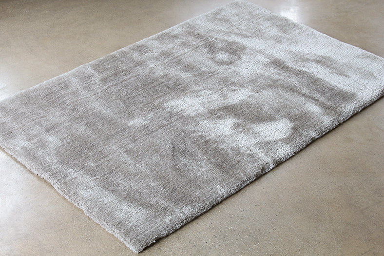 RUG364 - 5' x 8' Sterling Silver Hand-Tufted Plush Rug 