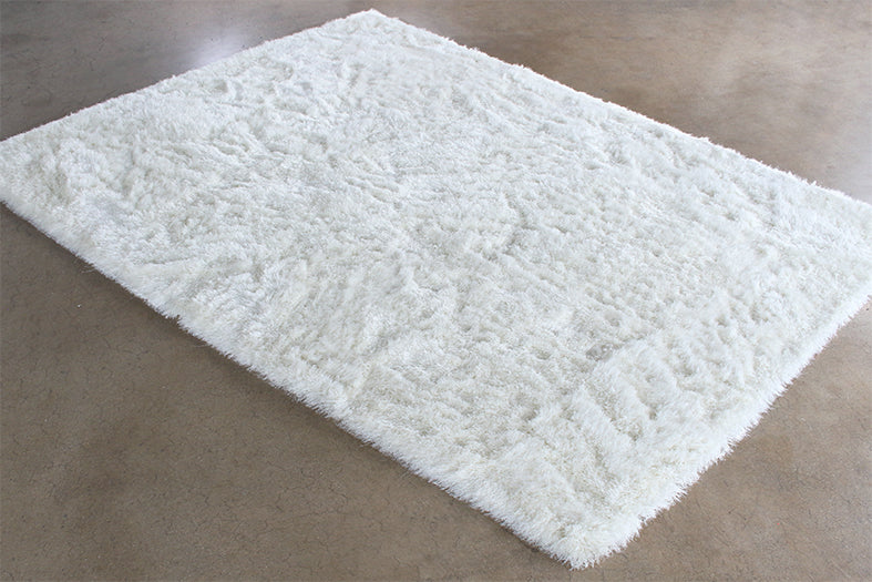 RUG386 - 9 x13 Ivory Plush Shag Rug