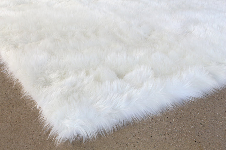 RUG421 - 7'6 X 9'6 Ivory One Inch Pile Shag Rug