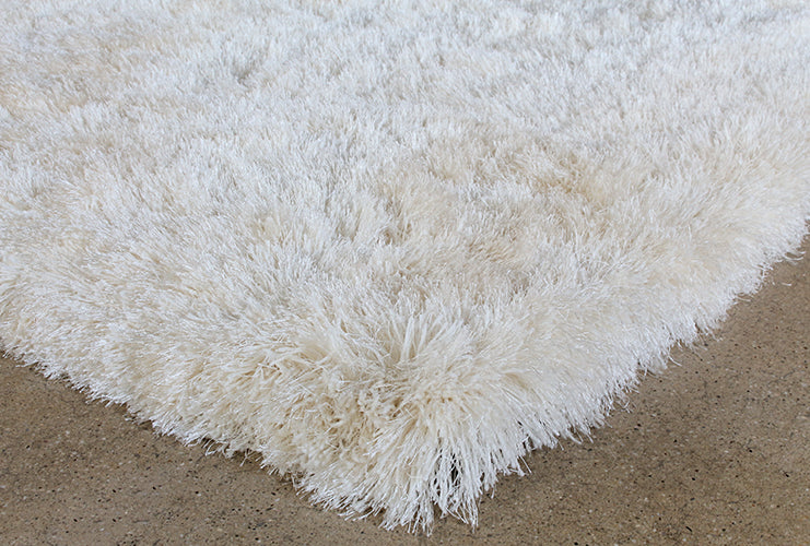RUG424 - 9'3 X 13' Ivory Three Inch Pile Shag Rug