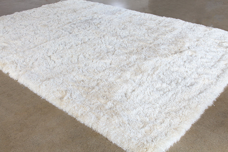 RUG424 - 9'3 X 13' Ivory Three Inch Pile Shag Rug