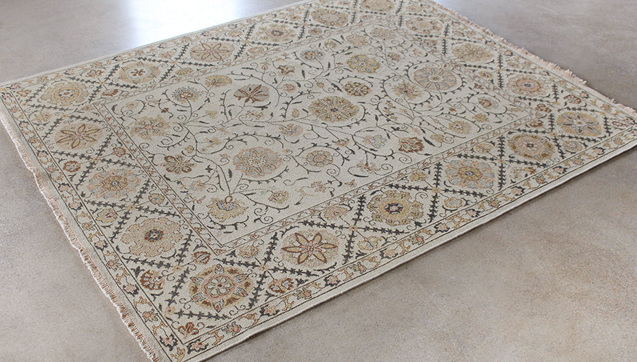 RUG461 - 7'9 x 9'9 Beige & Grey Soumak Knotted Wool Rug