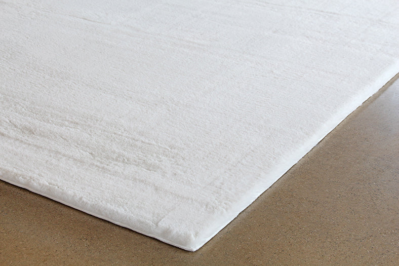 RUG506 - 6'7x9'6 Luxe Velour Rug In White
