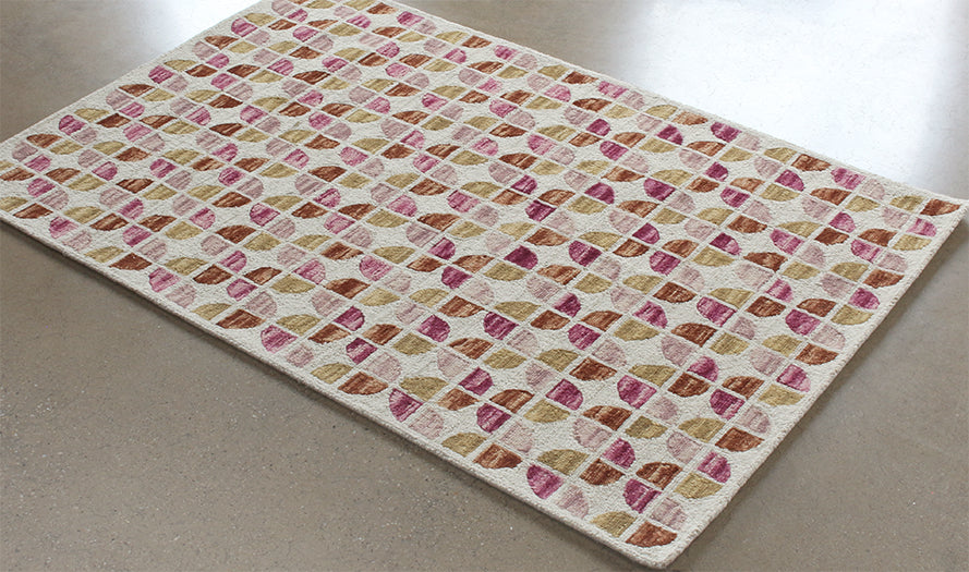 RUG514 - 5' X 7'6" Ivory And Sunset Wool Pile Rug