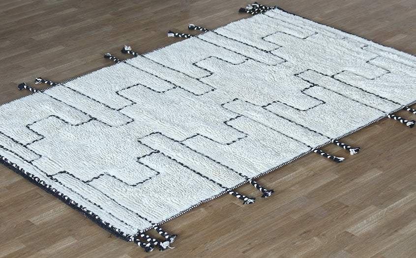 5 X 8 Black And Cream Braided Pattern Rug