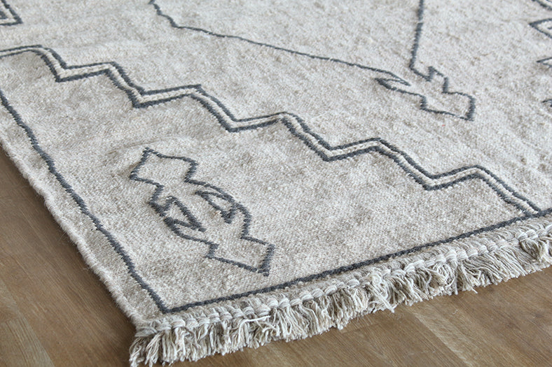 5 X 8 Neutral And Black Handstitched Rug