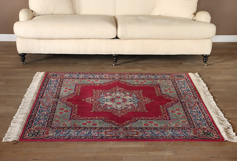 5' X 5' 7'' Vintage Oriental Floral Red Rug