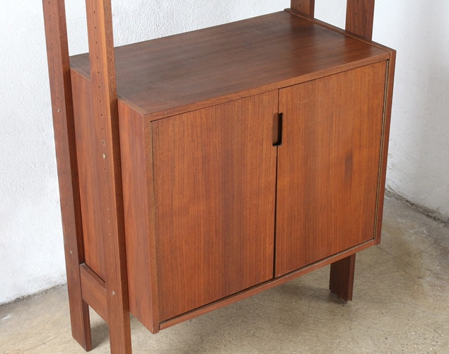 SB40 Dark Wood Cabinet With Hutch 