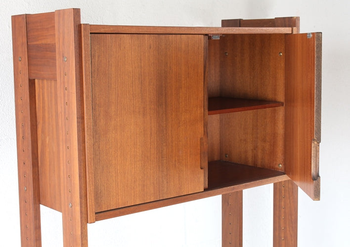 SB40 Dark Wood Cabinet With Hutch 