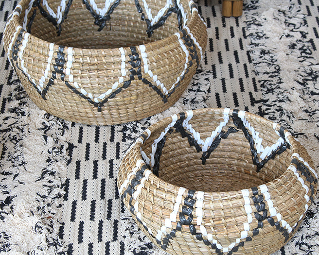 SBASK09 - Set Of 2 Raffia Nesting Baskets With Tribal Pattern
