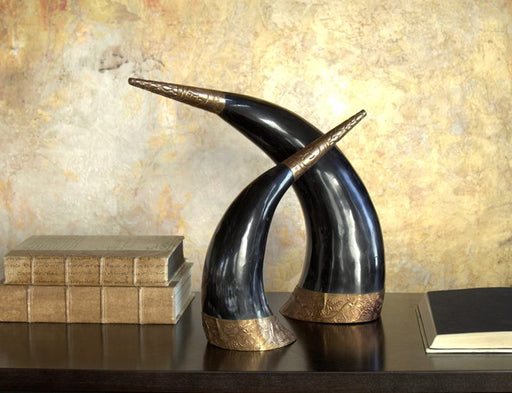 SFIG31 Set of 2 Authentic Horns