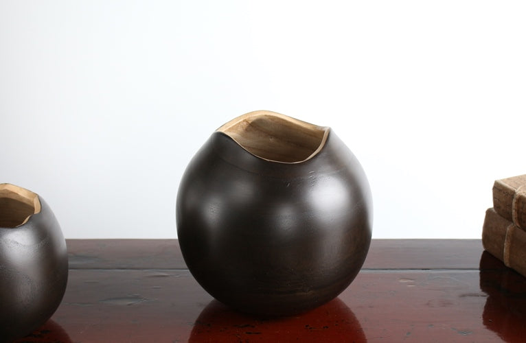 SVS89 Set of 2 Hatched Vases