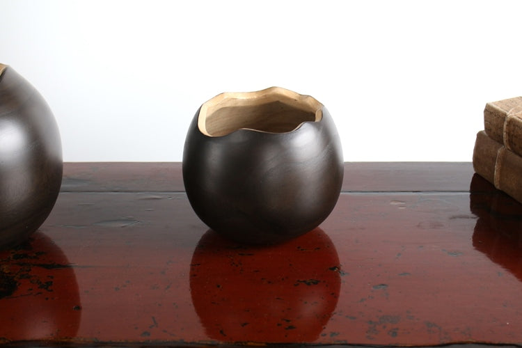 SVS89 Set of 2 Hatched Vases