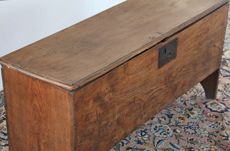 TRNK06 Early English Elm Chest