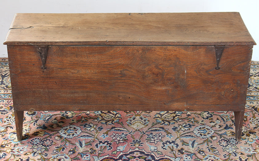 TRNK06 Early English Elm Chest